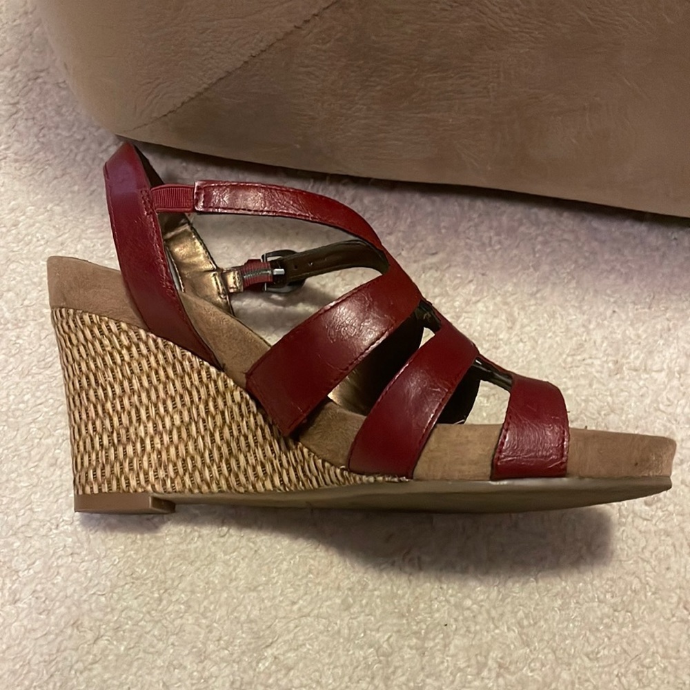 Women’s size 8 wedge sandals.